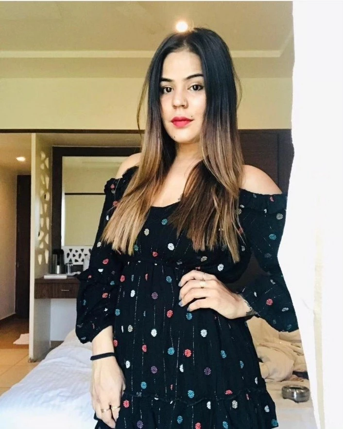 Sanjana Real Meet & Cam Session, Escort – Indian escort in Mumbai — 3 / 4