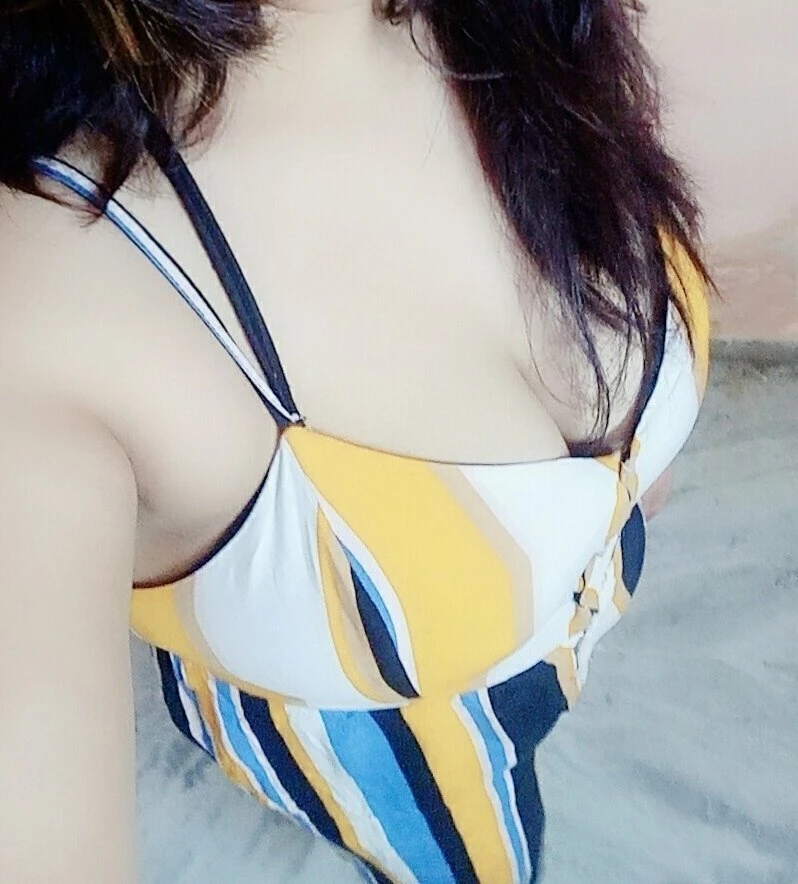 Ananya (webcam and Real meet) – Indian escort in New Delhi — 5 / 8