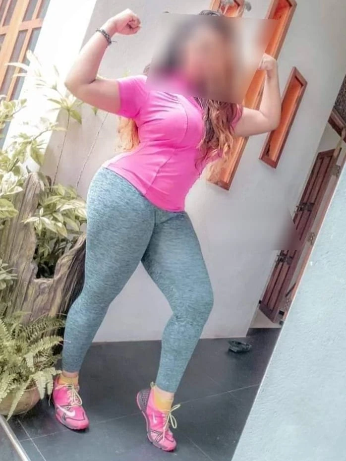 Live Cam Show – Sri Lankan escort in Colombo — 4 / 5