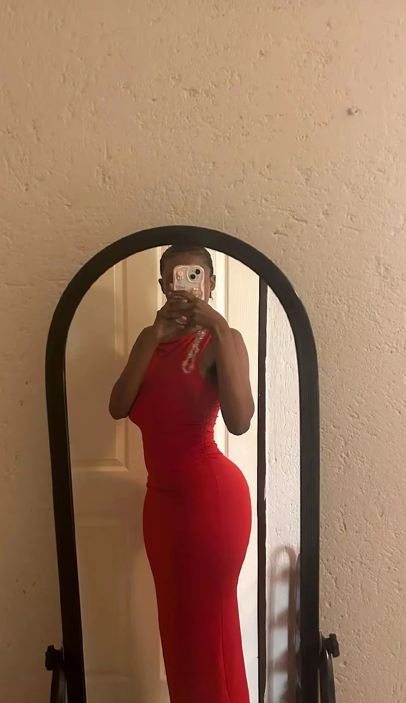 Claran24 – South African escort in Gurgaon — 3 / 4