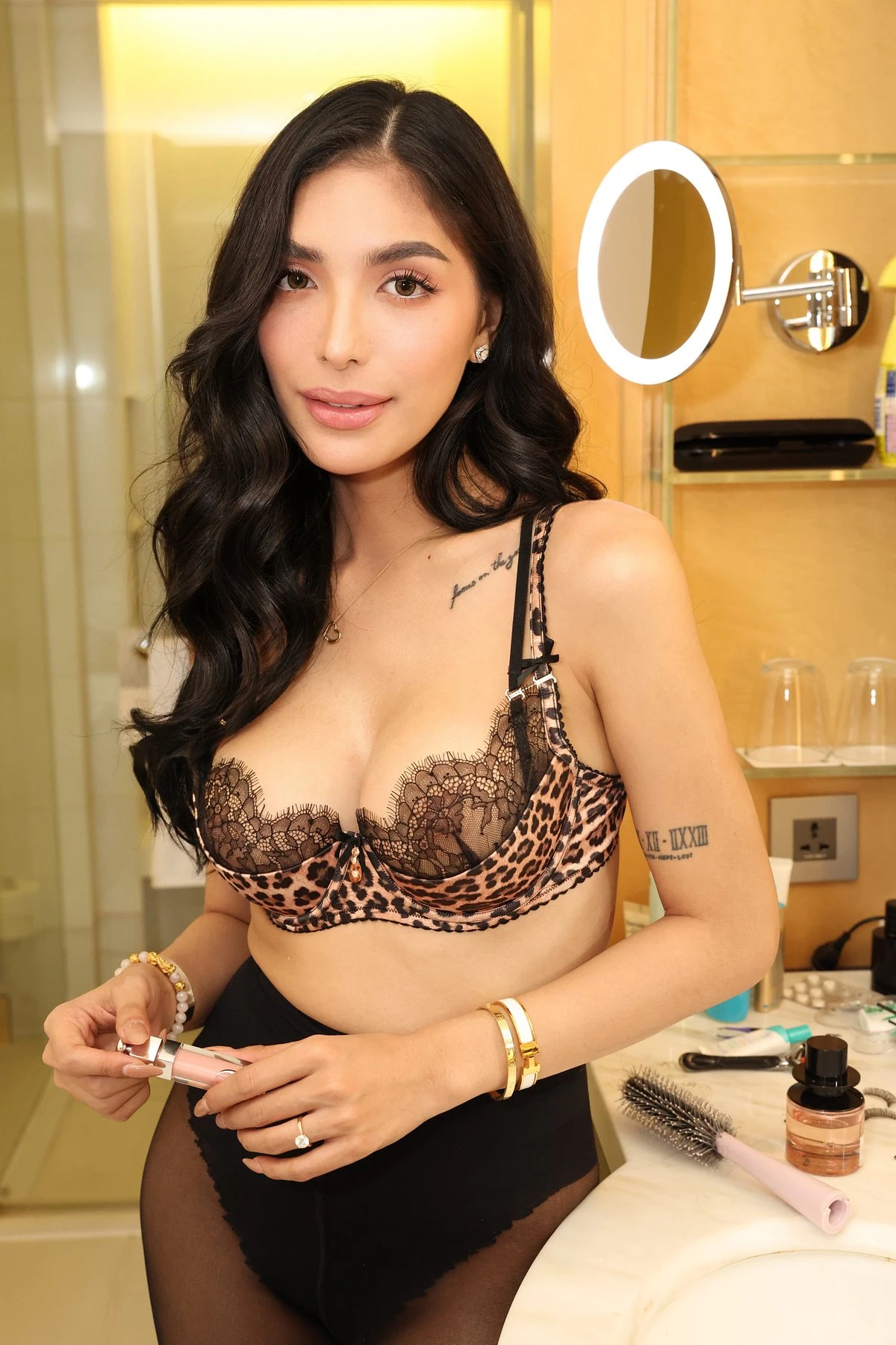Captivating Elise – Australian escort in Ho Chi Minh City — 4 / 23