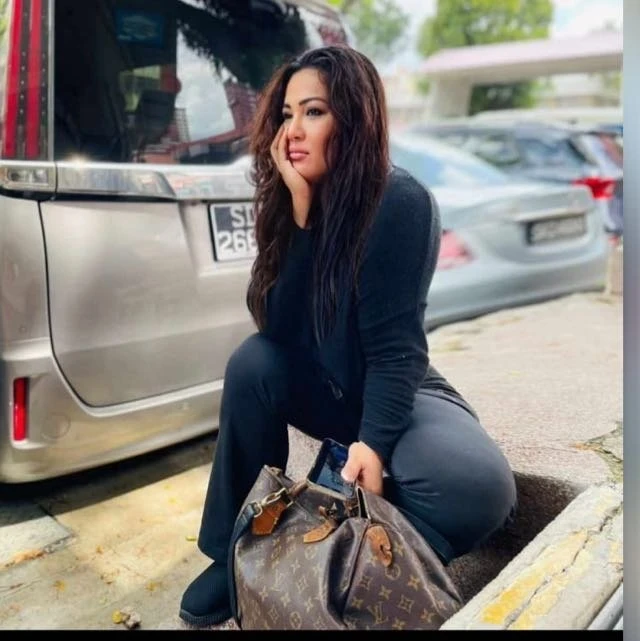 Pretty – Filipino escort in Maldives — 5 / 8