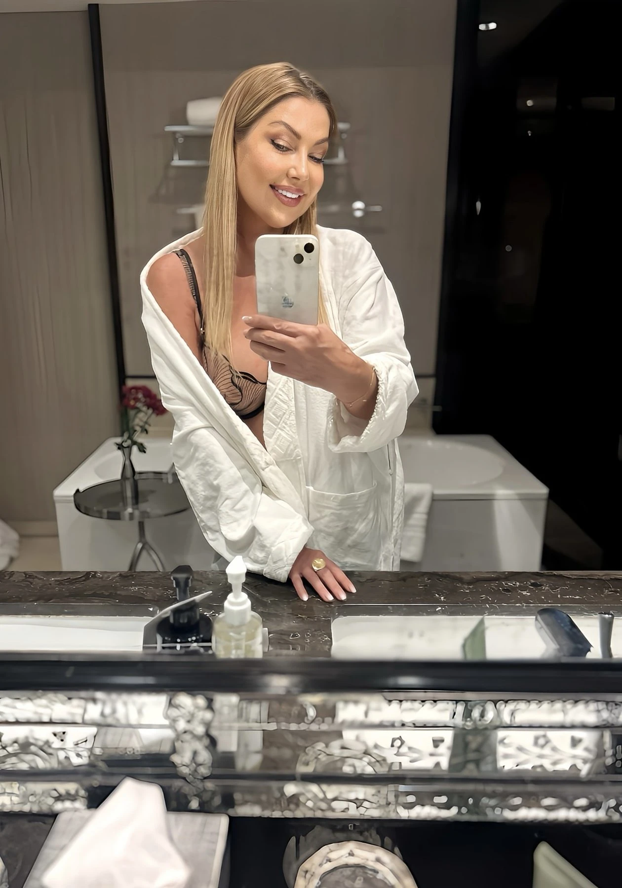 GFE Ava Green 🇬🇧 Returning in Dec – British escort in Mumbai — 6 / 14