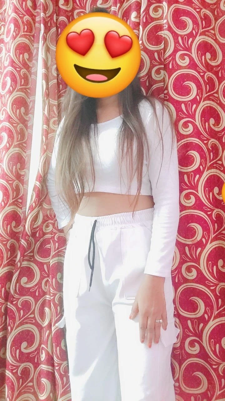 Alisha, Cam and Meet – Indian escort in New Delhi — 5 / 6