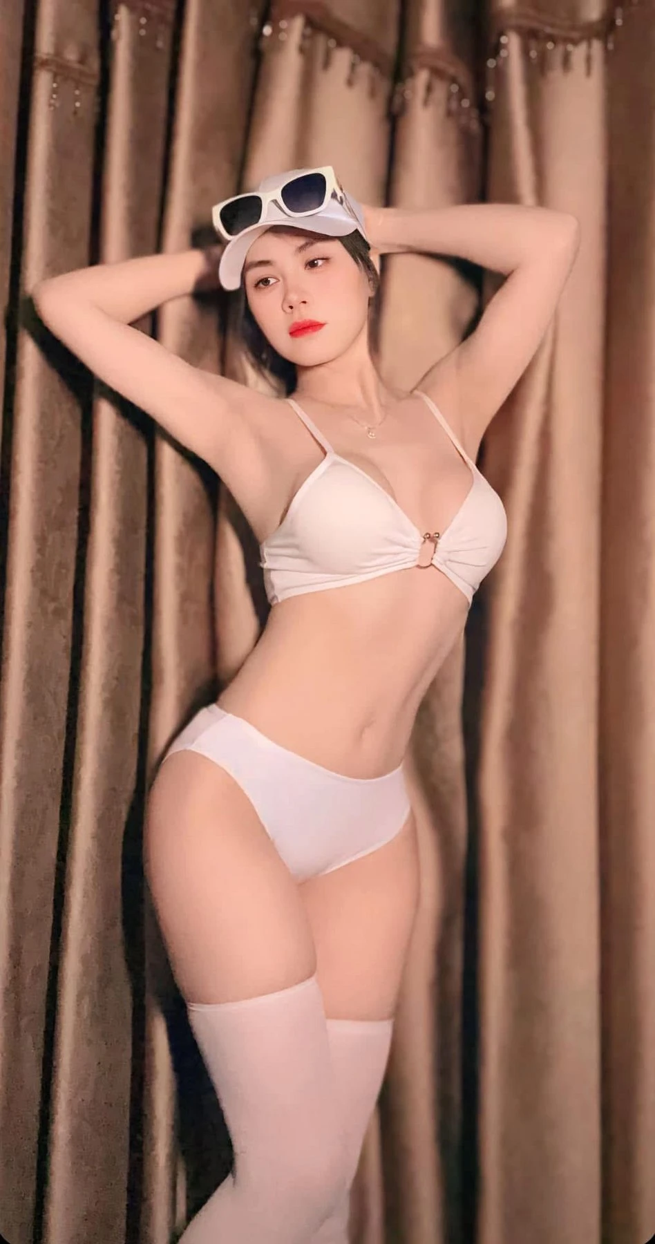 Alisa – Vietnamese escort in Colombo — 8 / 9