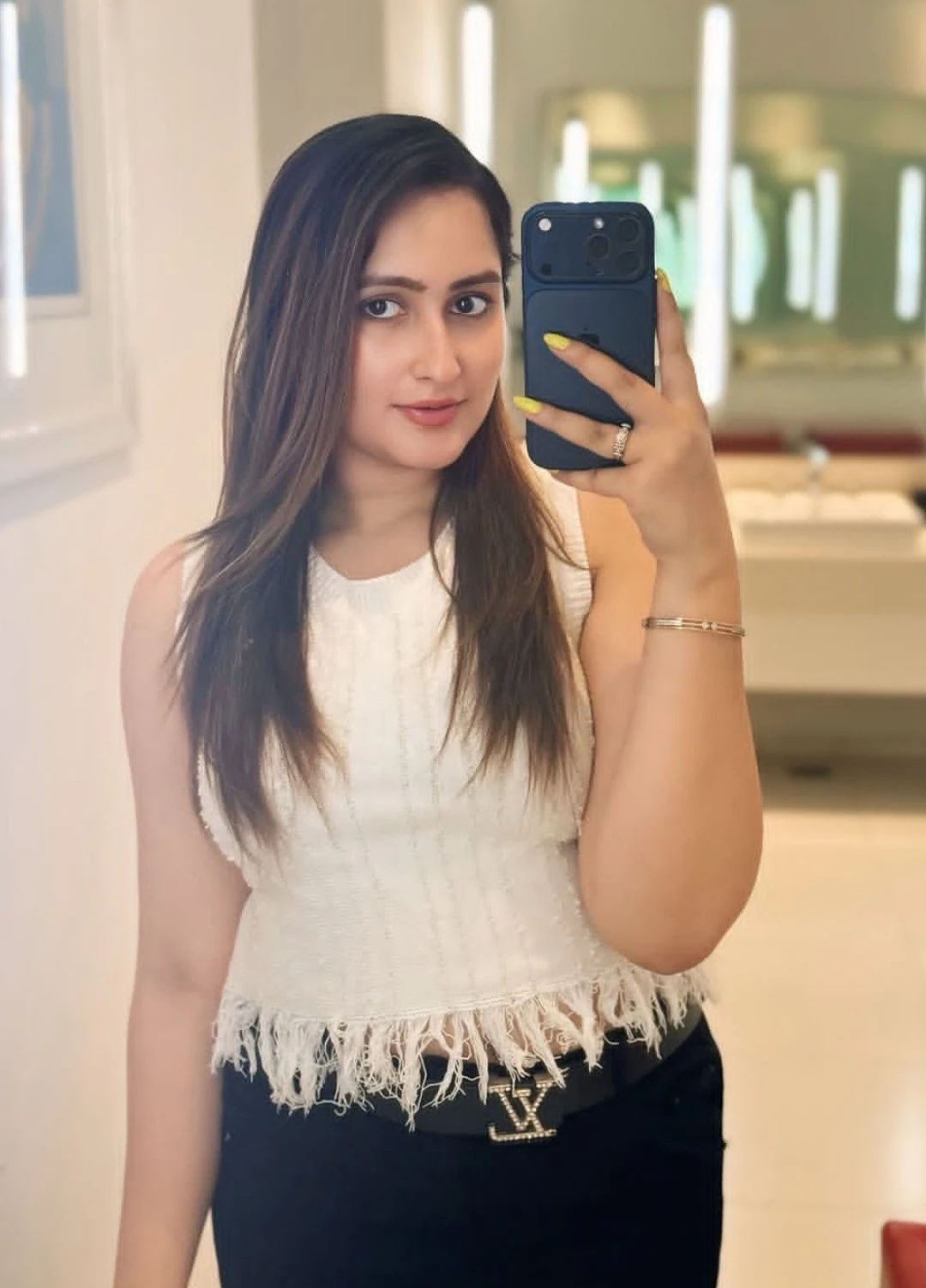 Shweta – Indian escort in Coimbatore — 2 / 4