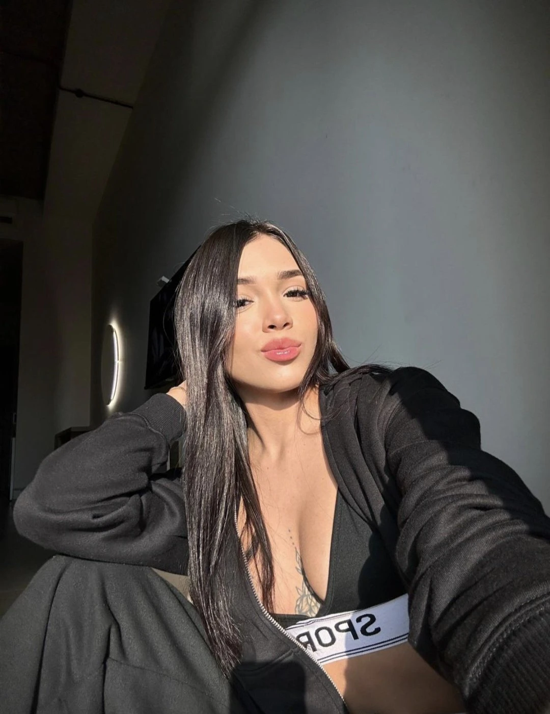 Sol – Venezuelan escort in Beirut — 3 / 11