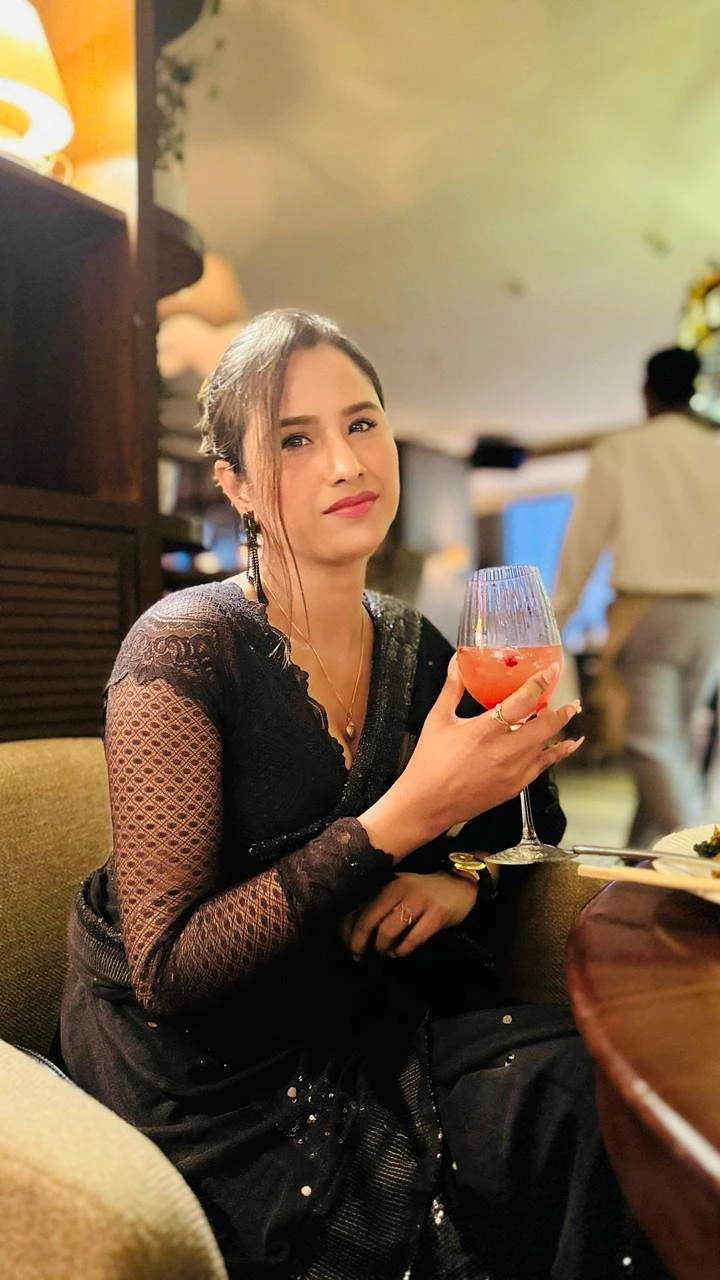 Neha Sharma GFE – Indian escort in Mumbai — 14 / 27