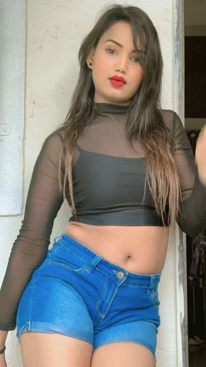 Zoya – Indian escort in Mumbai — 1 / 2