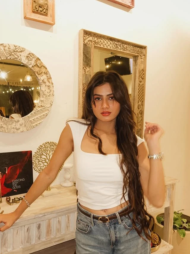 Vaishali – Indian escort in Mumbai — 3 / 6