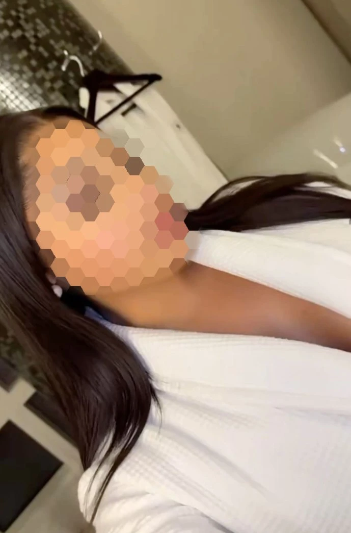 Khloé – Barbadian escort in Abidjan — 4 / 5