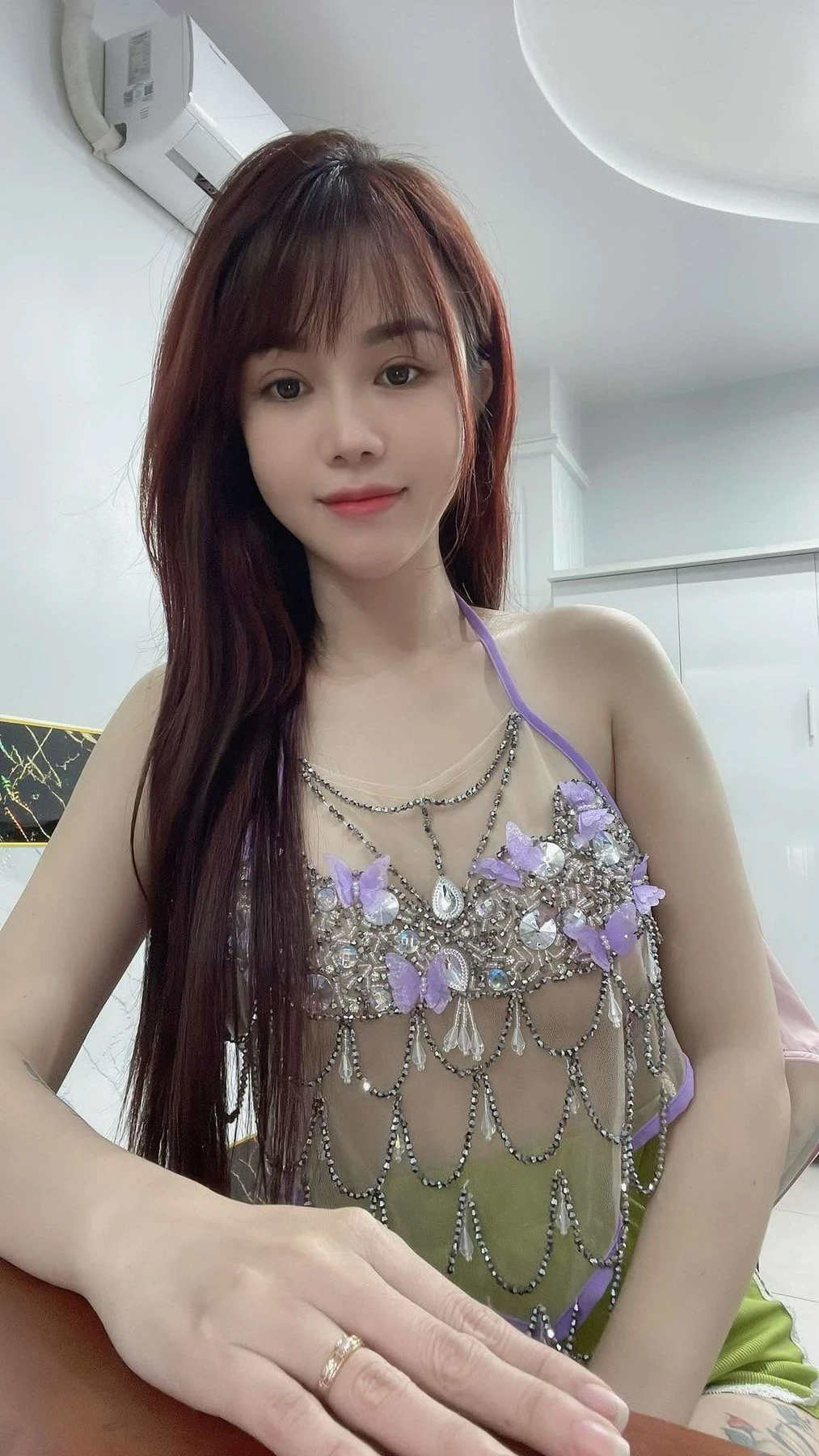 Angela – Chinese escort in Ho Chi Minh City — 4 / 11