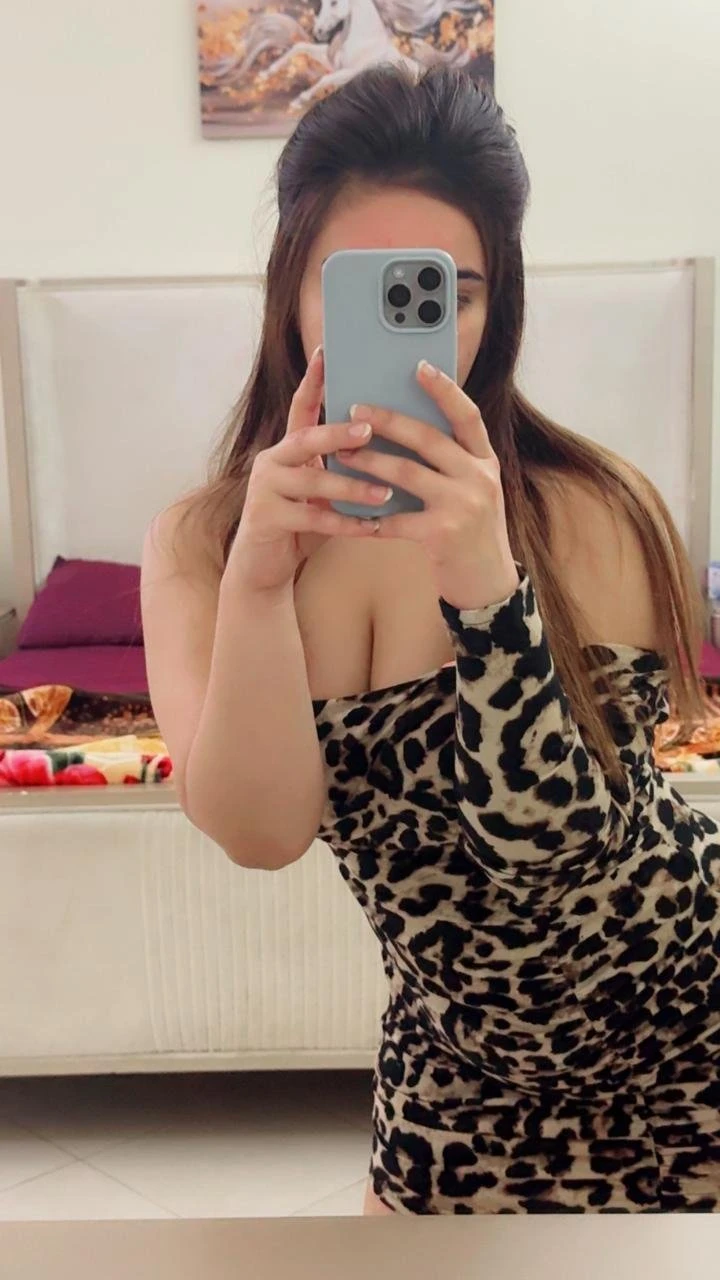 Navya Sharma – Indian escort in Gurgaon — 4 / 5