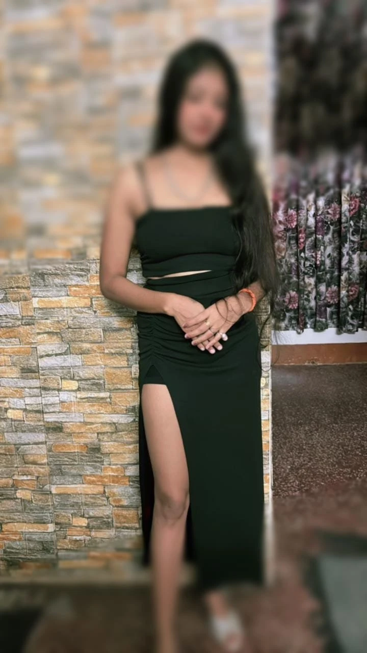 Diksha Singh – Indian escort in Mumbai — 1 / 5