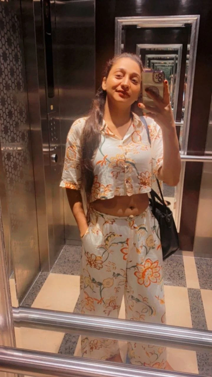 Nency – Indian escort in Mumbai — 2 / 3