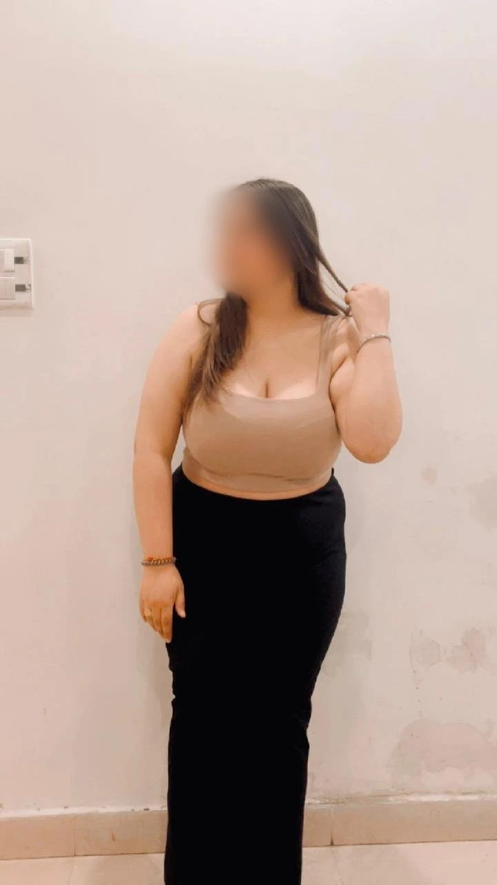 Real Meet and Cam Session – Indian escort in Hyderabad — 2 / 3