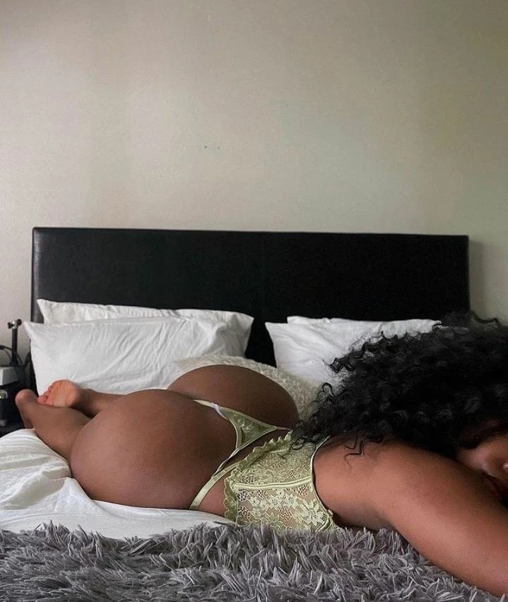 Lizzy – South African escort in New Delhi — 3 / 7