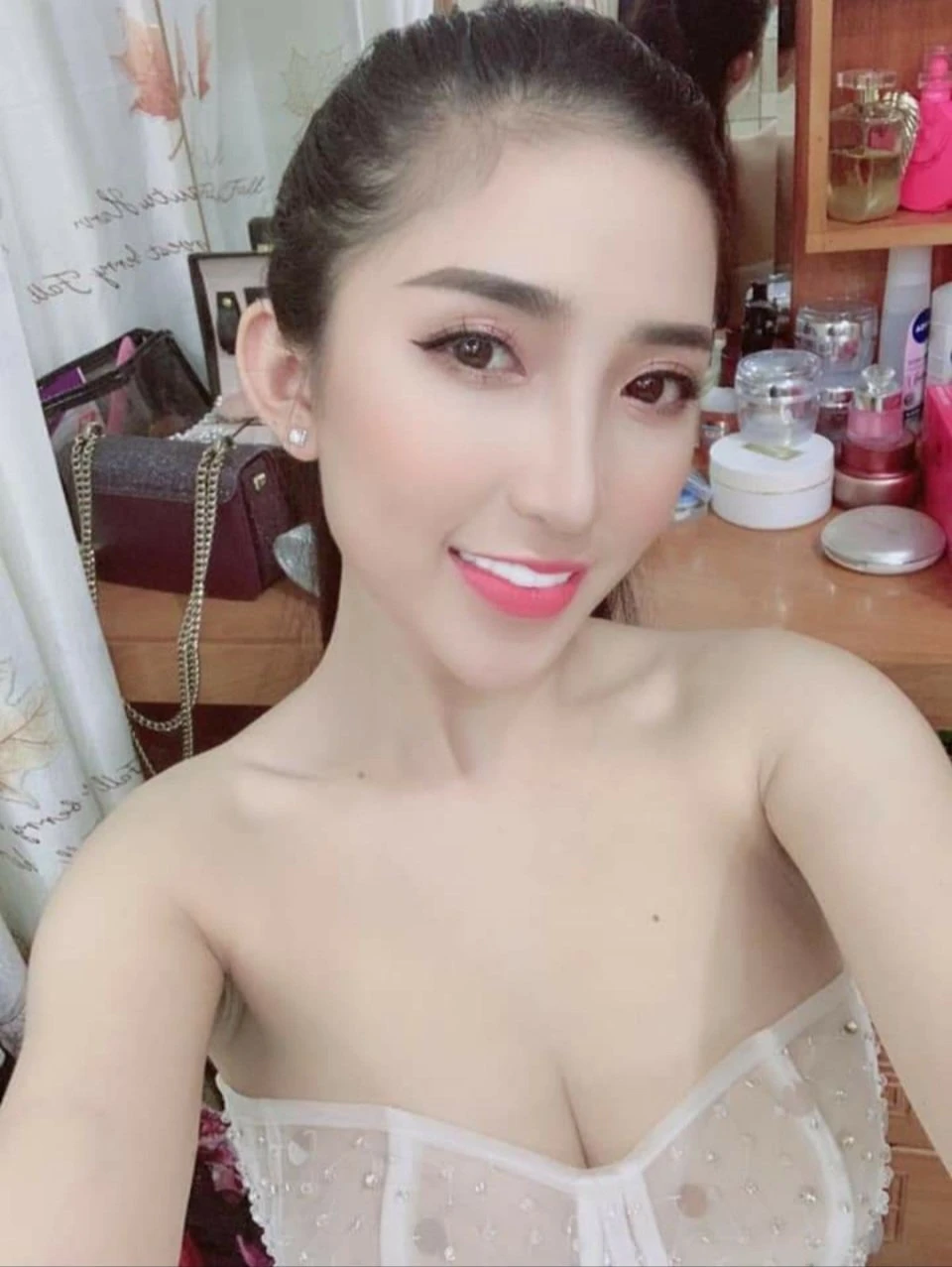 Jessica Anal – Japanese escort in Da Nang — 2 / 9