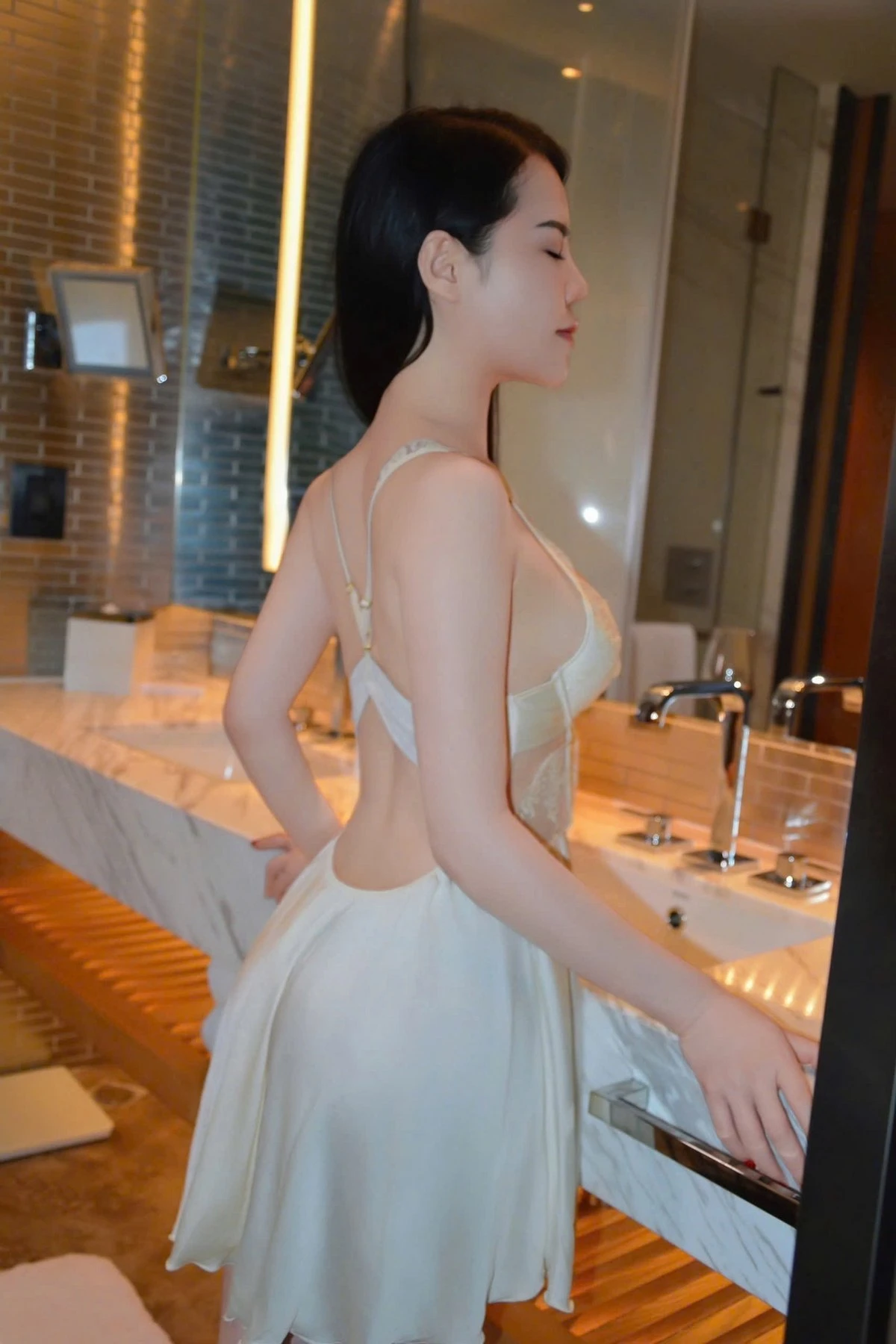 Naila – Vietnamese escort in Hanoi — 6 / 10