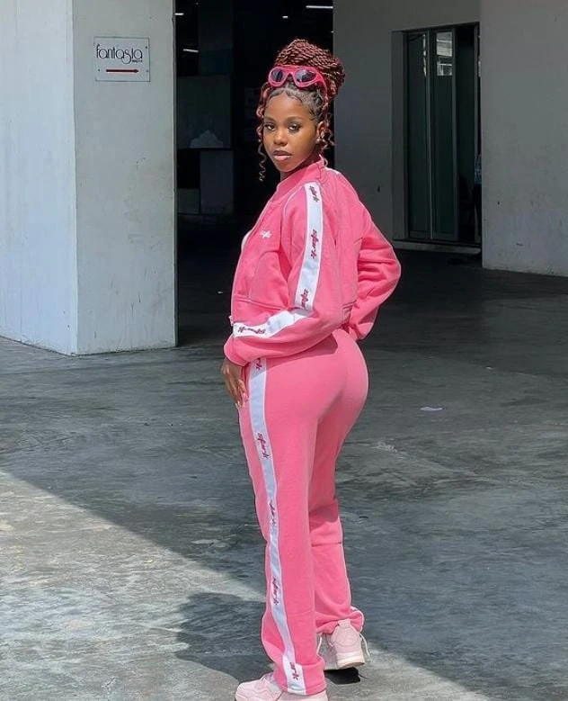 Sassy – Burundian escort in Rajkot — 6 / 8