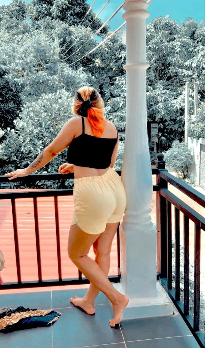 Nethmi Perera Cam Queen – Sri Lankan escort in Colombo — 2 / 5