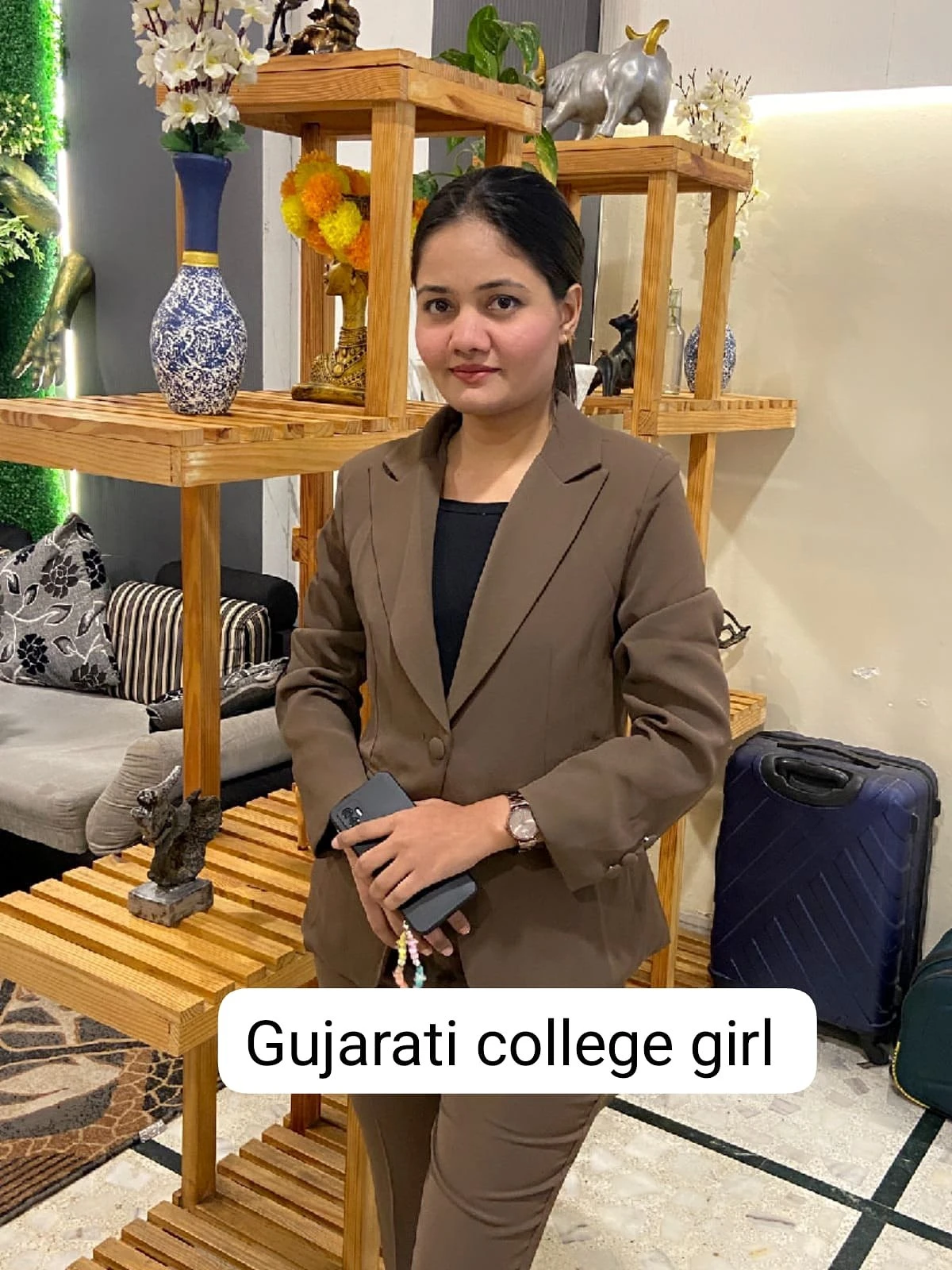 Queens – escort in Surat — 11 / 15