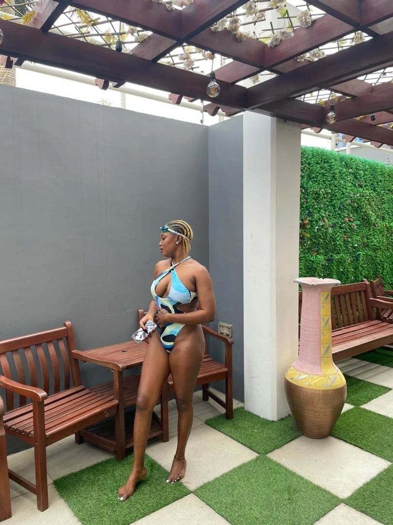 Mimi – Kenyan escort in Abidjan — 4 / 5