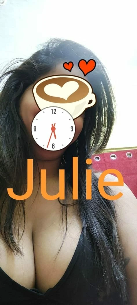 Julie we are couple – Indian adult performer in Kolkata — 4 / 23