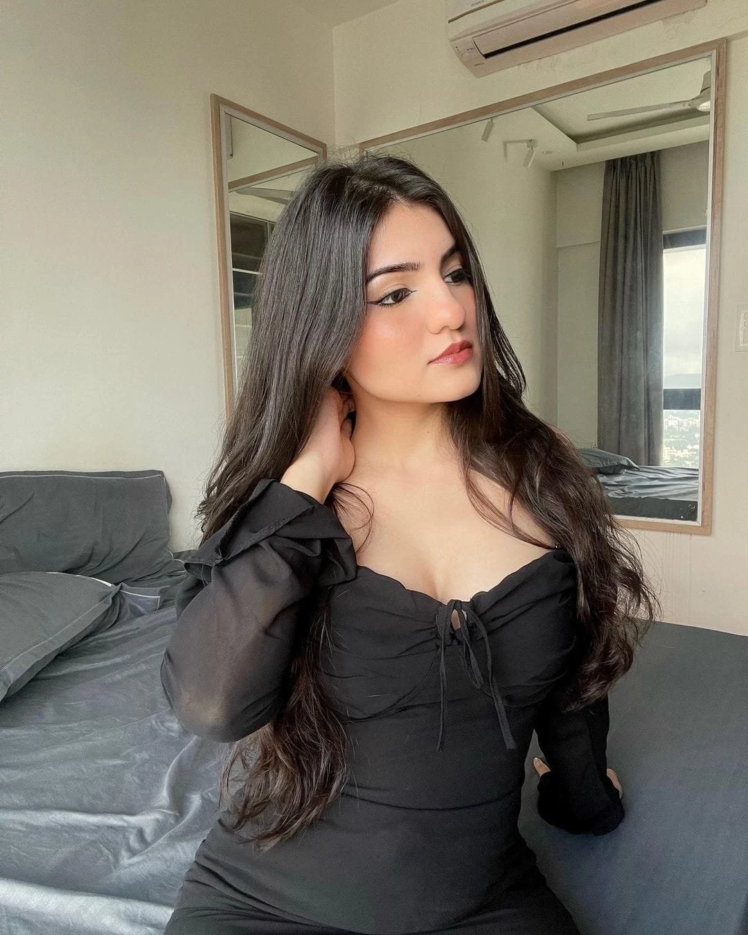 Vedika Escorts Service – Indian escort in Hyderabad — 2 / 4