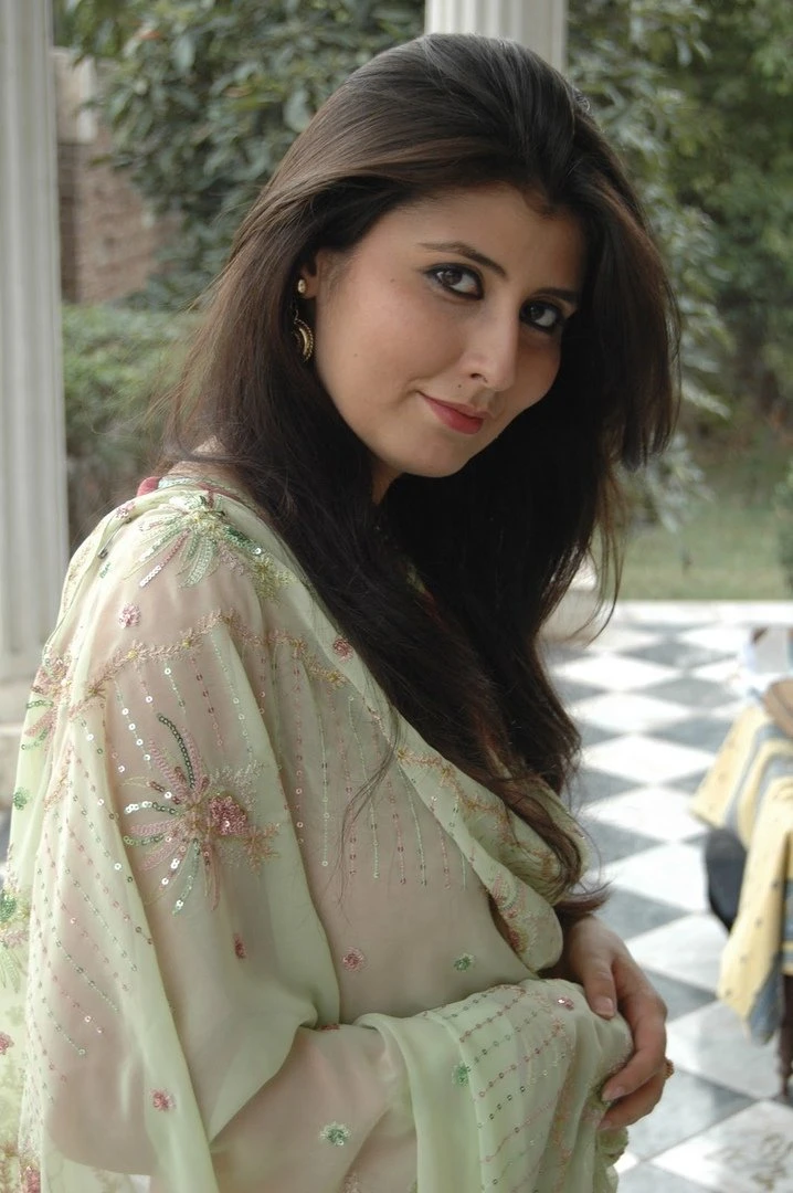 Sonia Khan – Pakistani escort in Lahore — 7 / 11