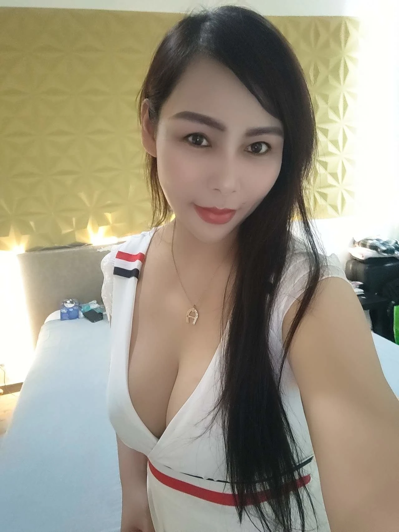 Carolin – Taiwanese escort in Mauritius — 4 / 5