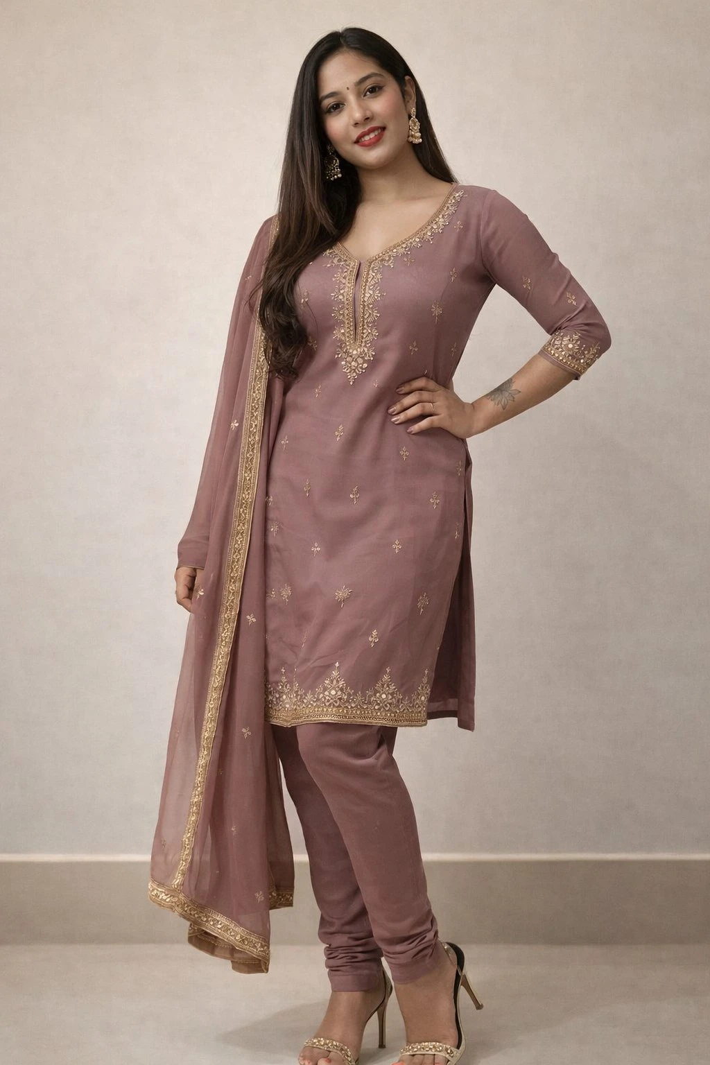 Short Time 6k Upto 2 Hours 2 Shots – Indian escort in Hyderabad — 3 / 5