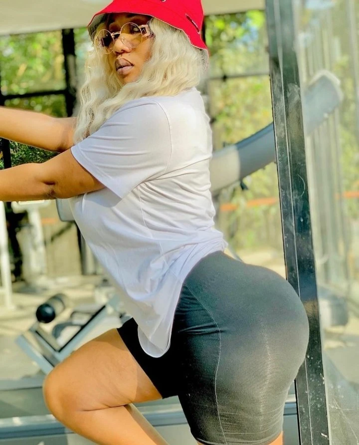 Katie Precious – Ugandan escort in Entebbe — 2 / 3