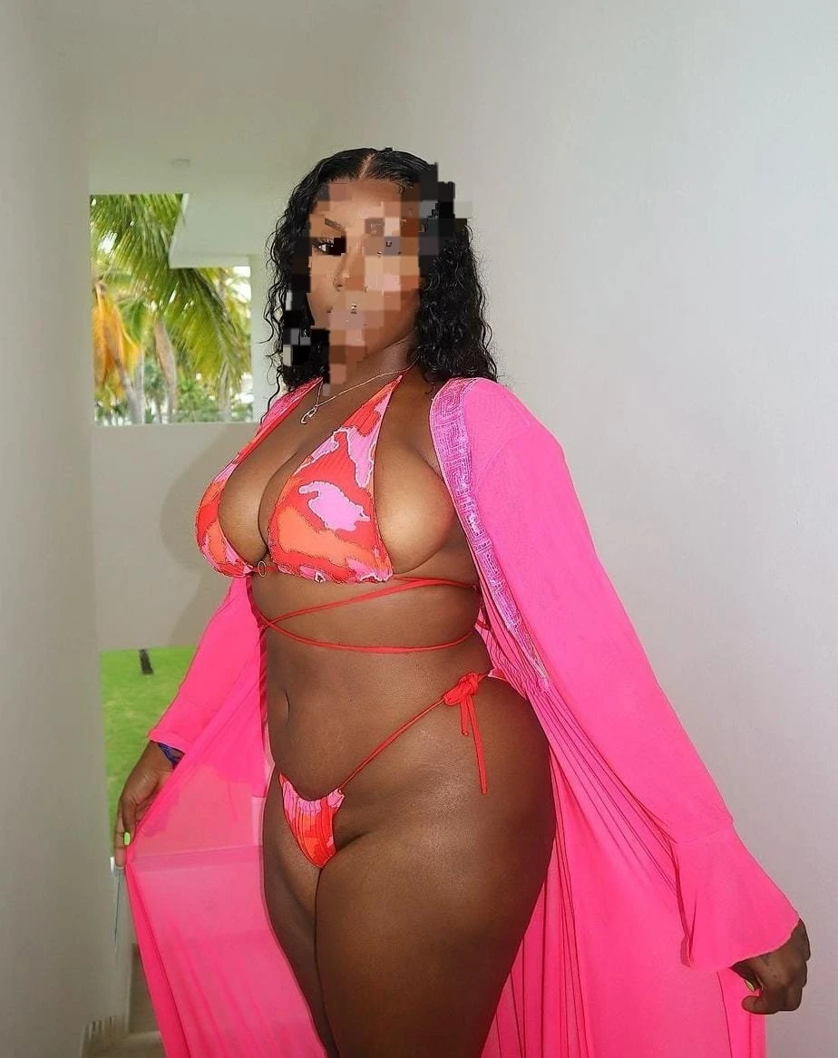 Camilla – Namibian escort in Kochi — 6 / 7