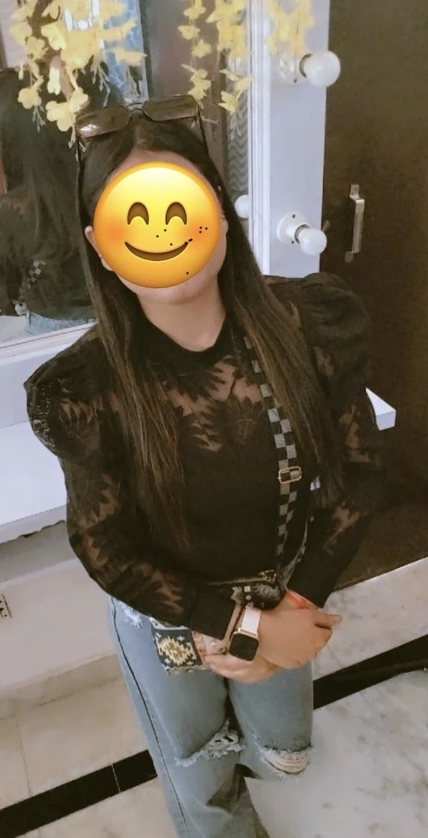 Kritika Independant Housewife – Indian escort in New Delhi — 5 / 6