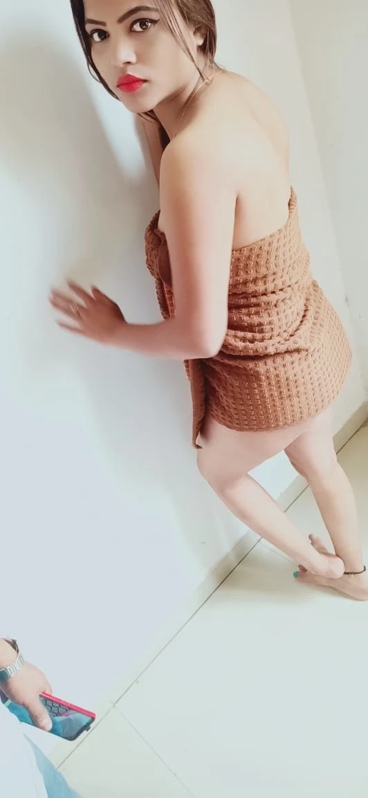 Aarti Sharma – American escort in Mumbai — 1 / 4