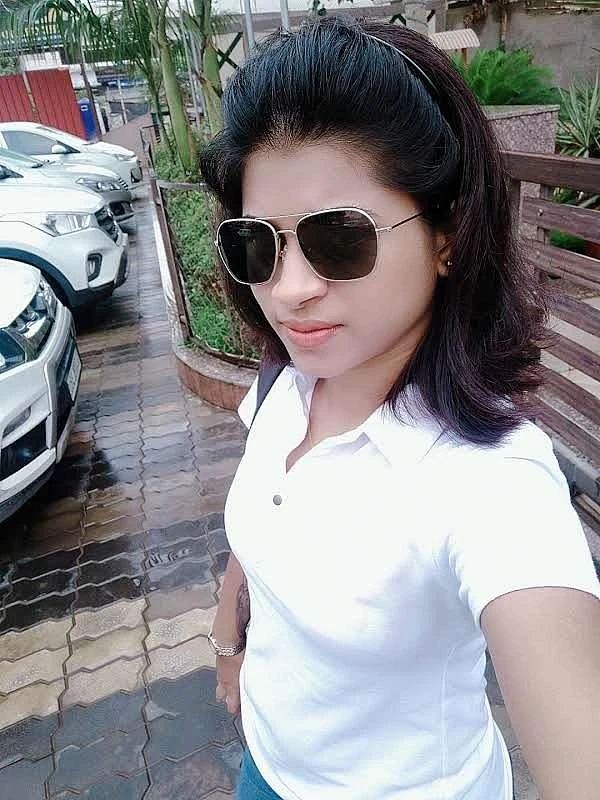 Cam Show & Real Meet Independent Girl – Indian escort in Mumbai — 2 / 5