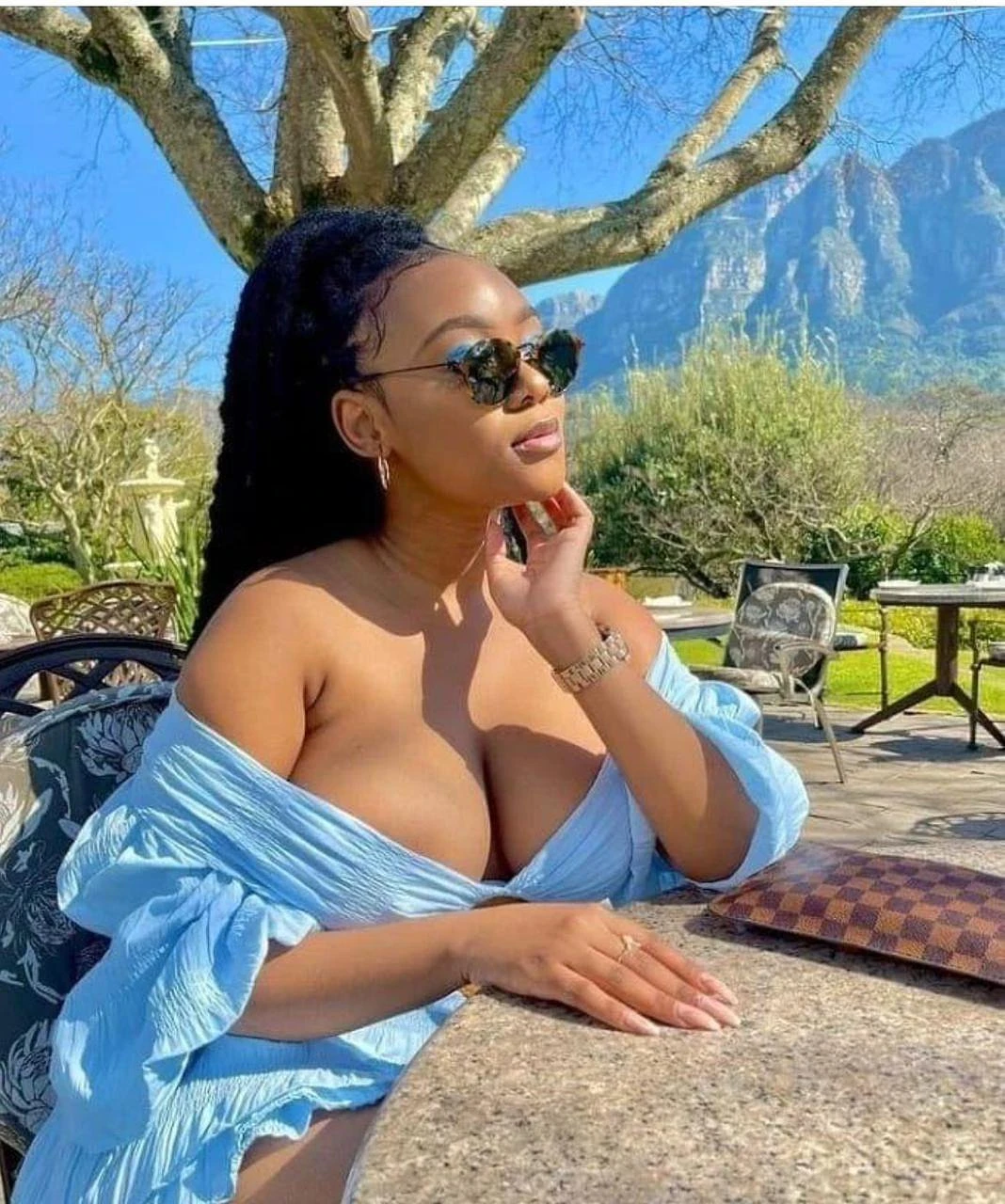 Lara – Angolan escort in Visakhapatnam — 2 / 5
