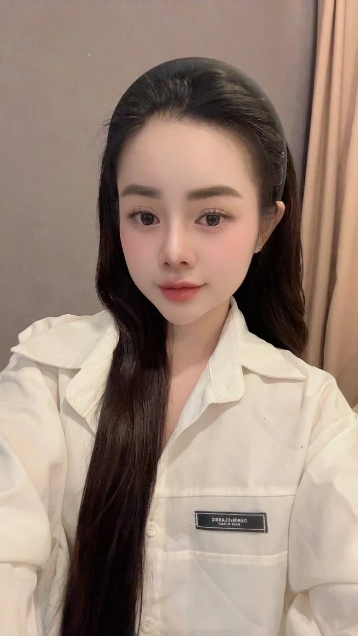em bé – Vietnamese escort in Ho Chi Minh City — 15 / 19