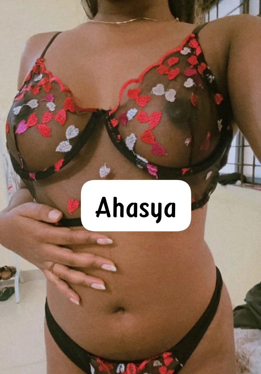 Ahasya Kaushi (Cam Girl) – Sri Lankan escort in Colombo — 3 / 7