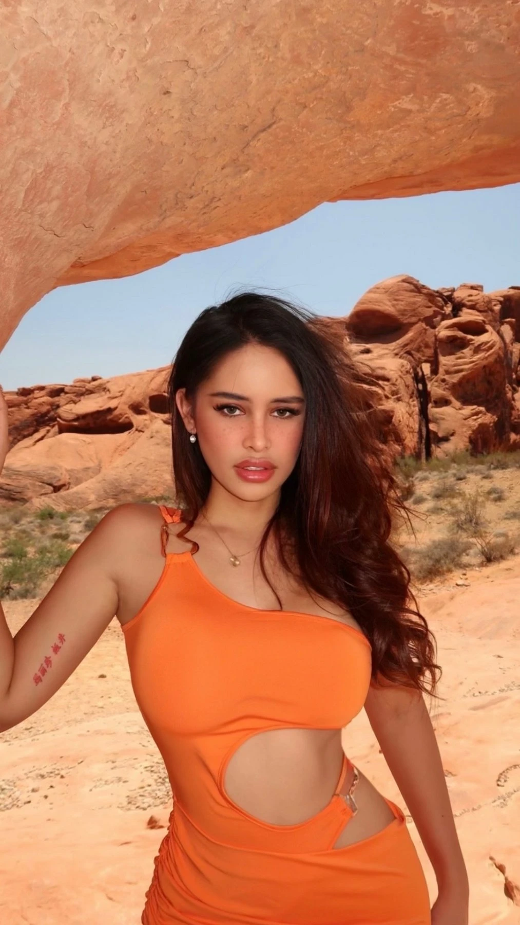 NEW FACE AND OUTCALLS ONLY! – American escort in Hong Kong — 25 / 31
