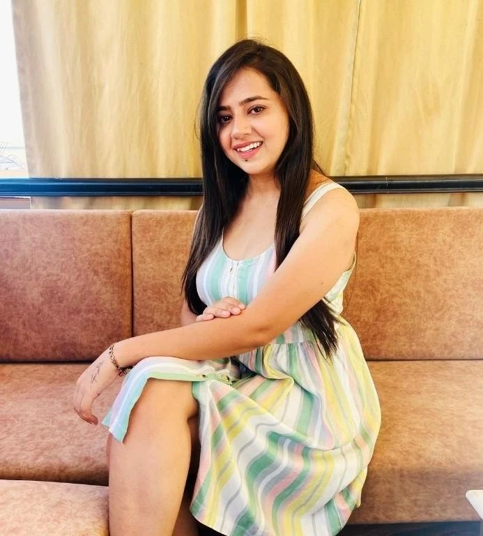 KAVYA 24/7 – Indian escort in Mumbai — 1 / 2
