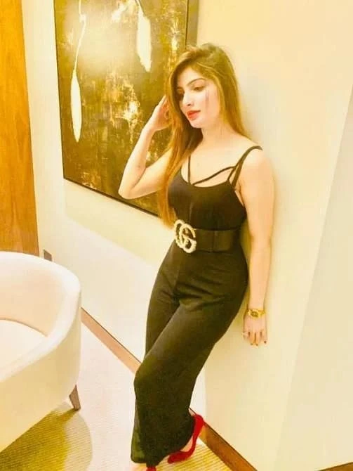 Janvi Singh – Indian escort in Mumbai — 2 / 4