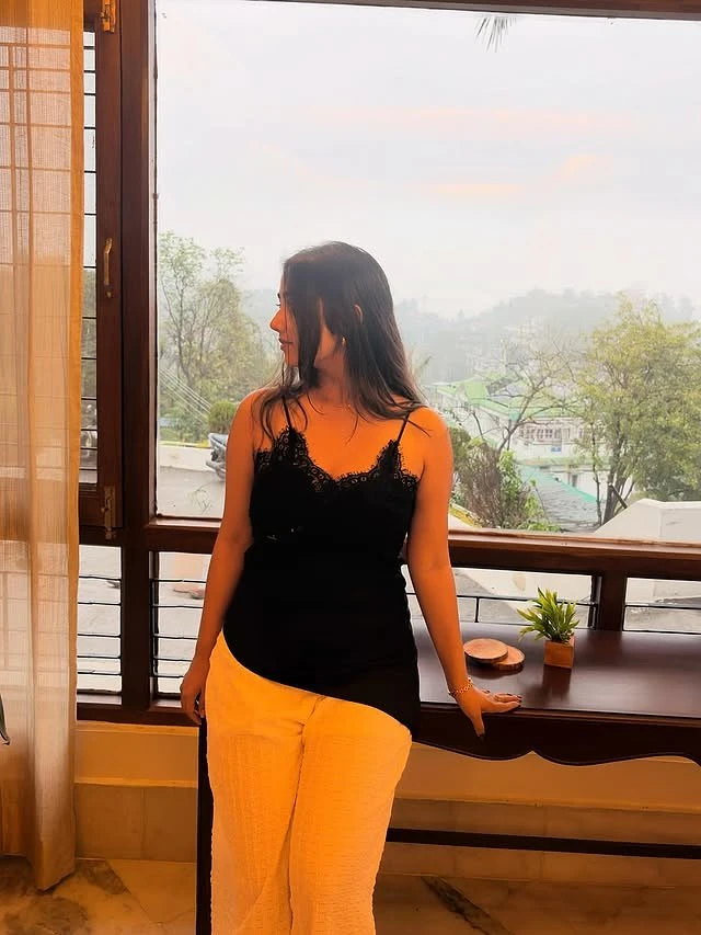 Akshita – Indian escort in Surat — 5 / 6