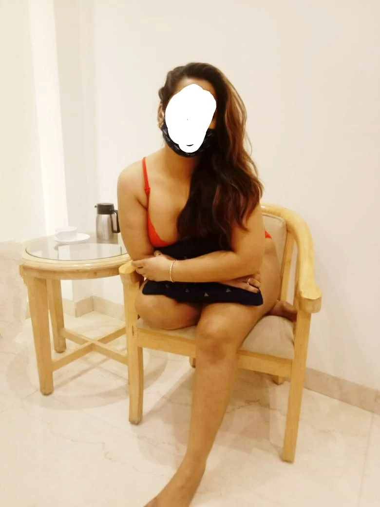 Khushi (Independent Punjaban Housewife) – Indian escort in New Delhi — 14 / 17