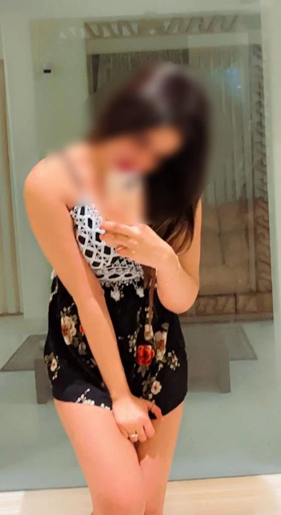 Priya ( CAM show and MEETING) – Indian escort in Pune — 1 / 5