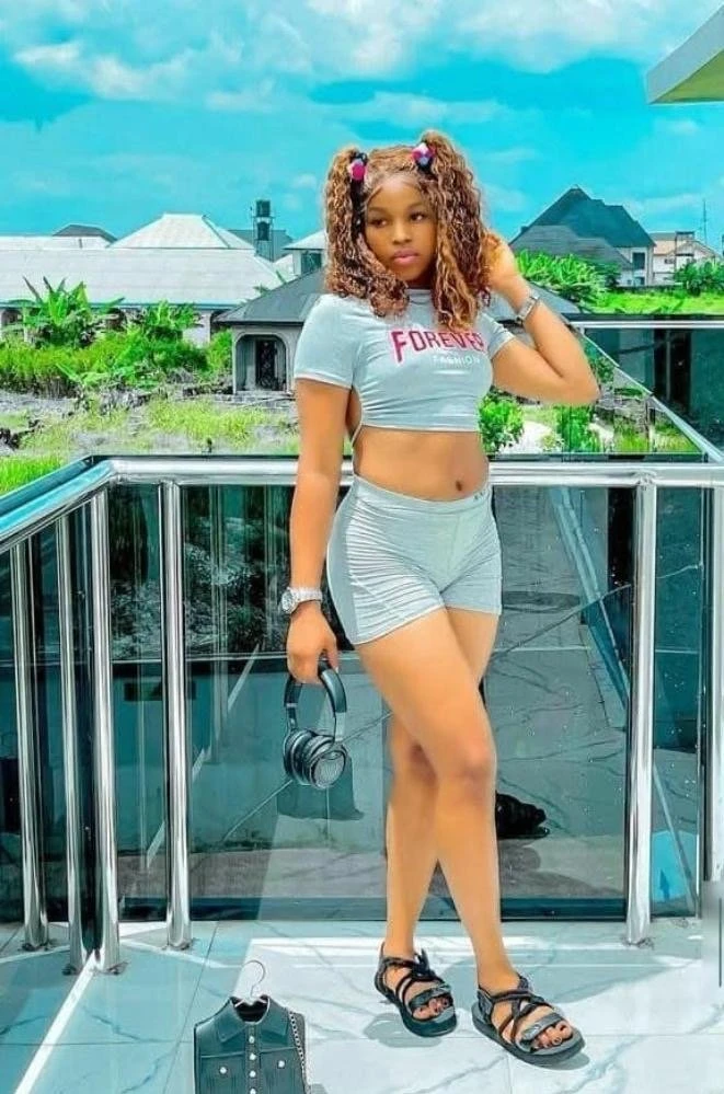 Favour – South African escort in Kolkata — 2 / 4