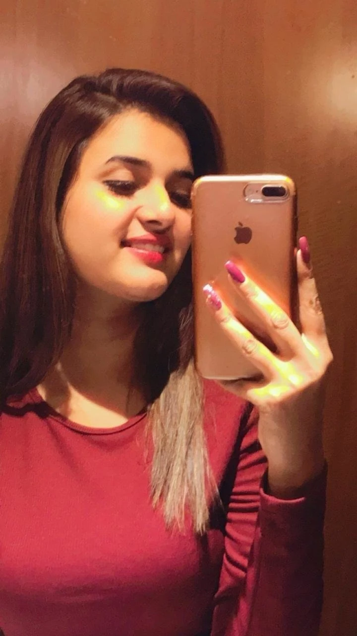 Chanchal Real Meet and Camshow – Indian escort in Mumbai — 4 / 5
