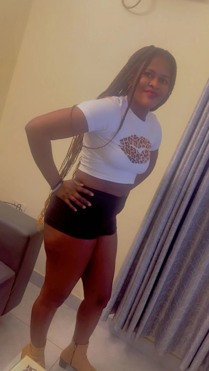 Vicky – South African escort in Dehradun, Uttarakhand — 2 / 4