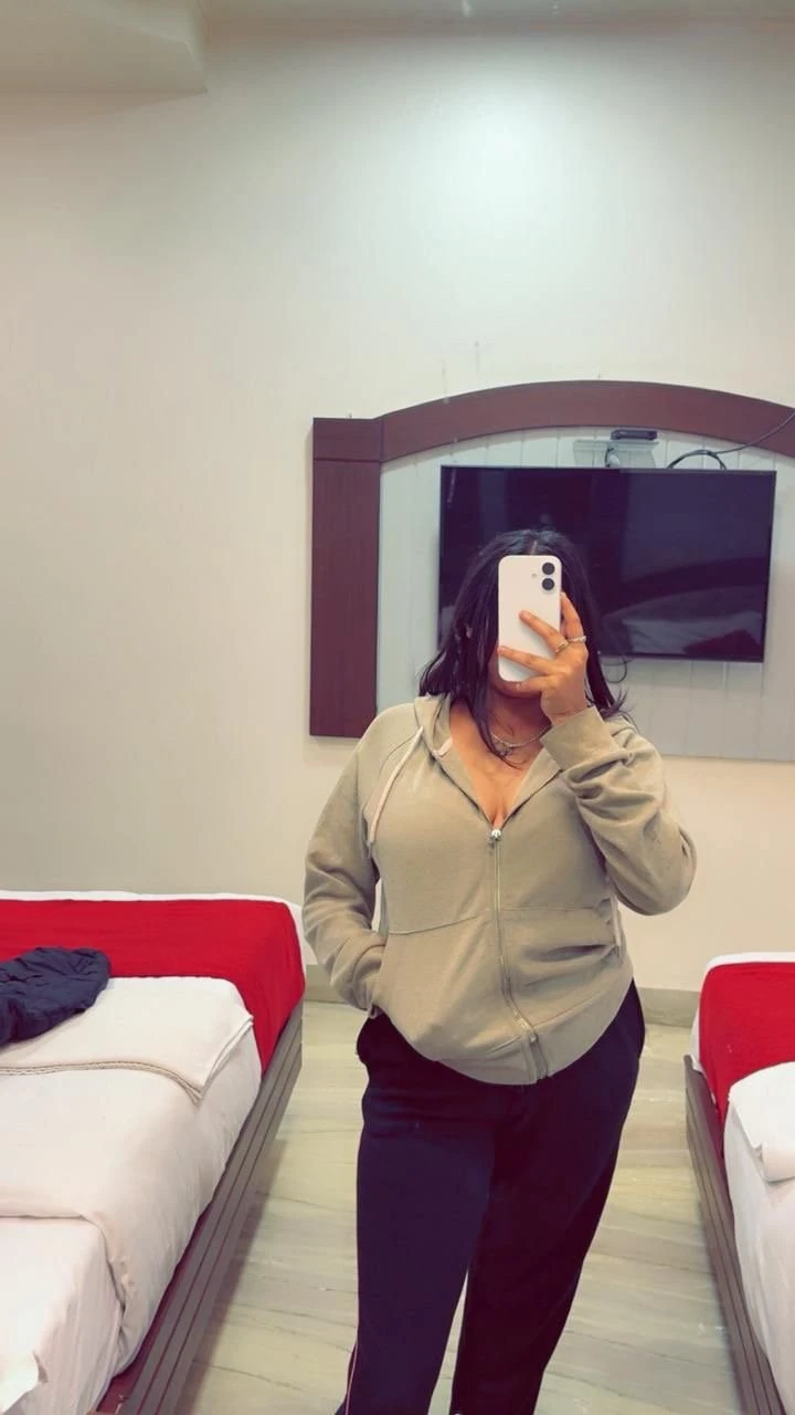 Shurbhi – Indian escort in New Delhi — 6 / 7